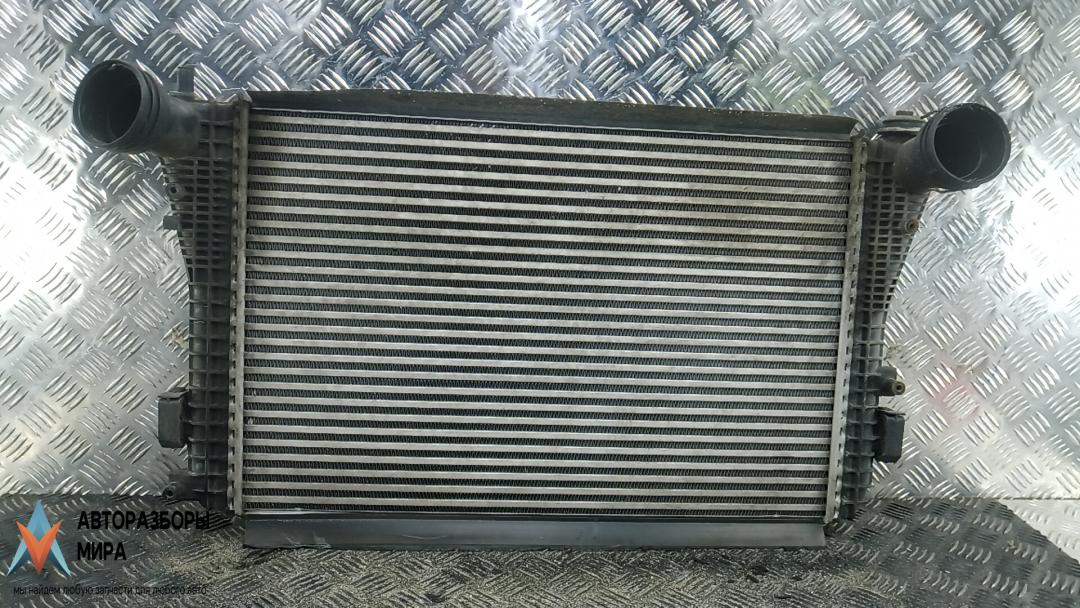 радиатор интеркулера Volkswagen Passat B6 2008, 2.0 л., дизель, МКПП, седан - фото №1