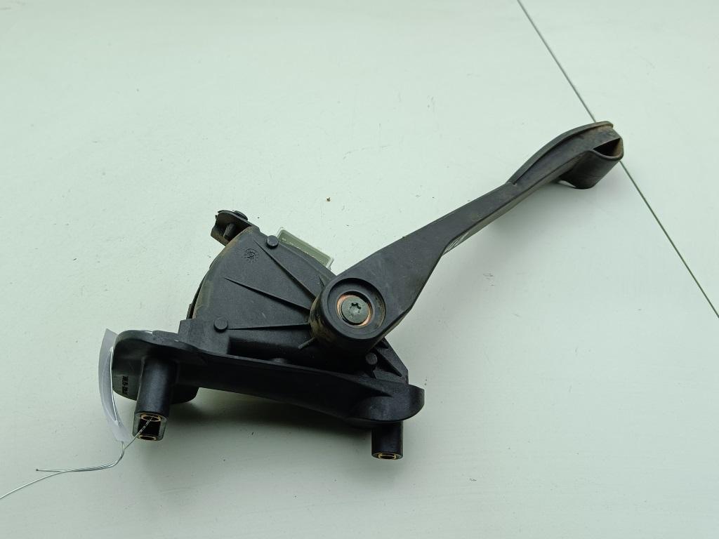 педаль Volvo V70 2001, 2.4 л., бензин, АКПП, чёрный, универсал, 9496821