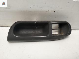 накладка декоративная Renault Scenic 1 поколение [рестайлинг] 2002, 1.6 л., бензин, МКПП, синий, минивэн, 7700431172