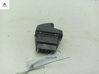 кнопка стеклоподъемника переднего правого Renault Megane 1 поколение [рестайлинг] 1999, 1.4 л., бензин, МКПП, зелёный, универсал, 29999