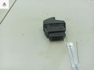 кнопка стеклоподъемника переднего левого Renault Megane 1 поколение [рестайлинг] 1999, 1.4 л., бензин, МКПП, зелёный, универсал, 429999