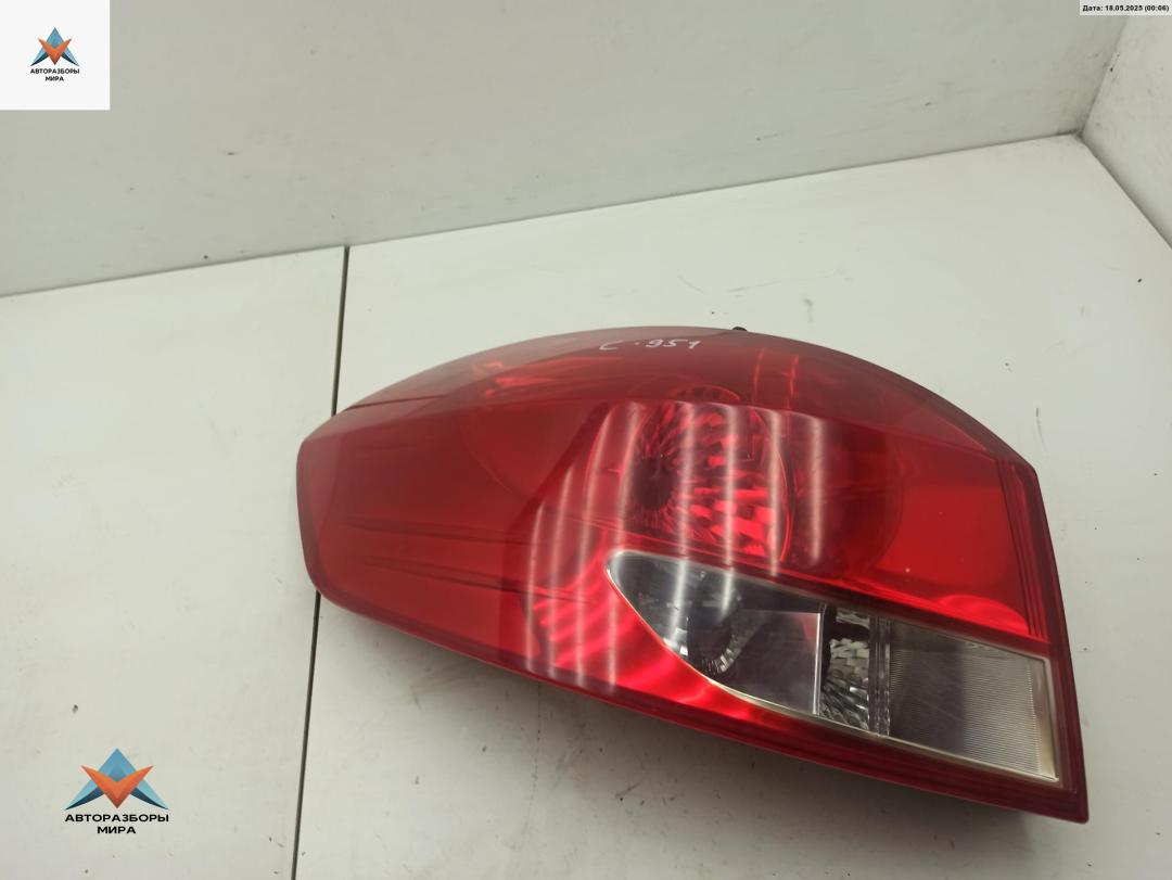 фонарь задний левый Renault Clio 3 поколение 2008, 1.2 л., бензин, МКПП, серый, универсал, 8200586843 - фото №1