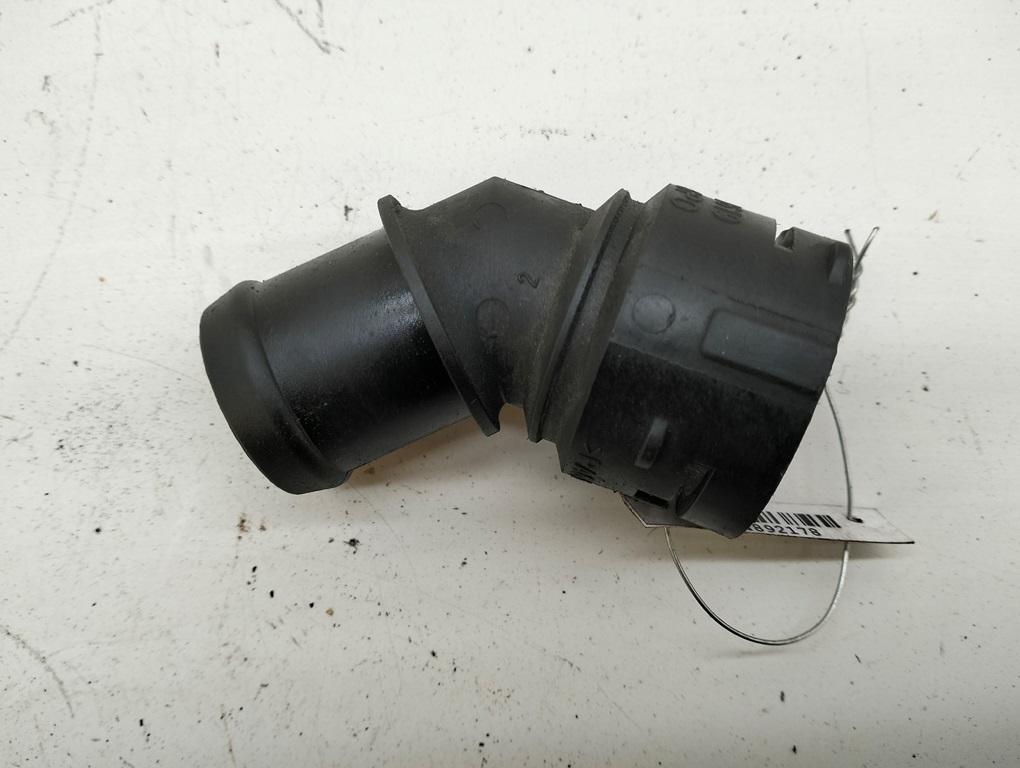 фланец (тройник) системы охлаждения Volkswagen Passat B6 2005, 2.0 л., бензин, МКПП, синий, универсал, 1J0121619