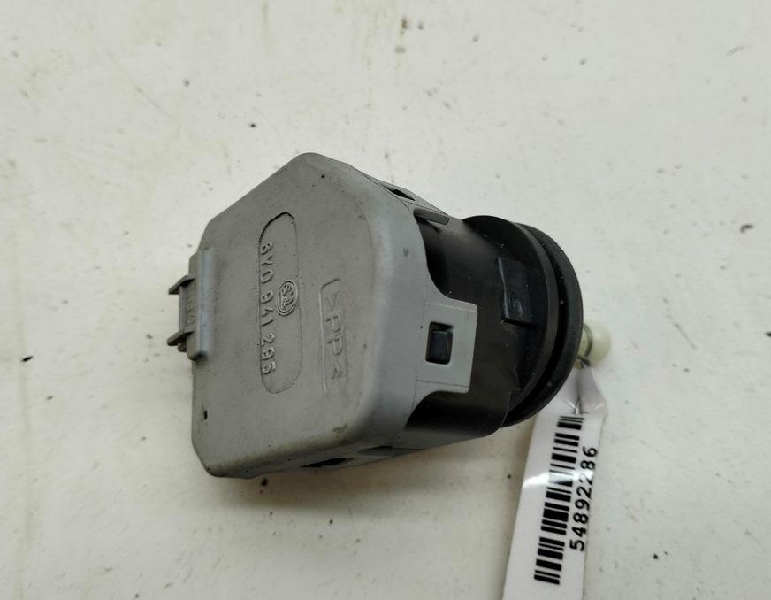 корректор фар Skoda Fabia mk1 (6Y) 2003, 1.4 л., бензин, МКПП, серый, универсал, 6Y0941295