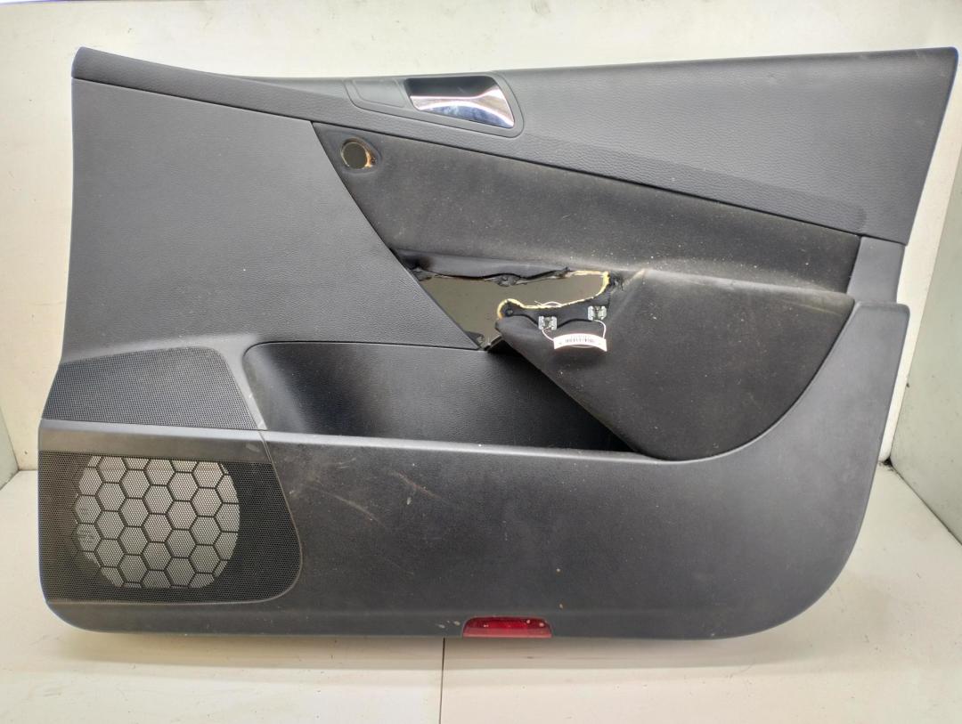 обшивка двери передняя правая Volkswagen Passat B6 2006, 2.0 л., дизель, МКПП, серый, универсал, 3C1867012 - фото №1