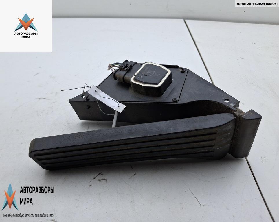 педаль Mercedes-Benz C-Класс W204/S204 2009, 2.2 л., дизель, АКПП, серый, универсал, 2043000004 - фото №1