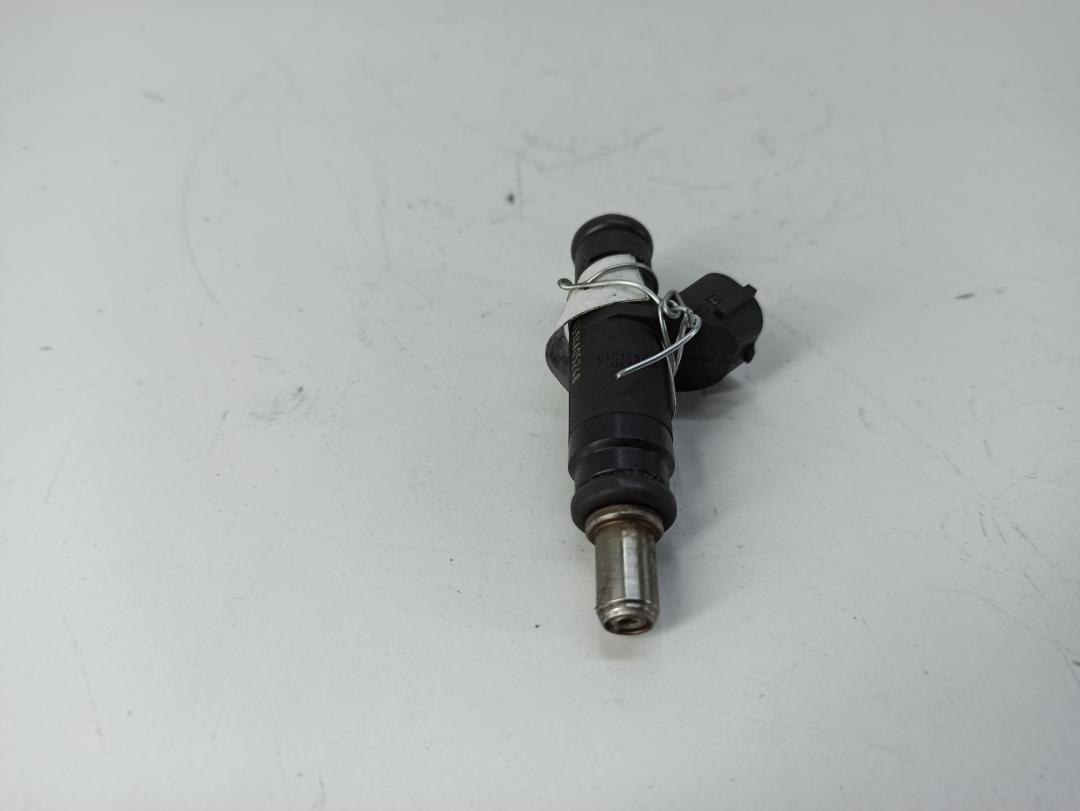 форсунка Audi A4 B7 2005, 2.0 л., бензин, АКПП, серый, универсал, 06B133551T
