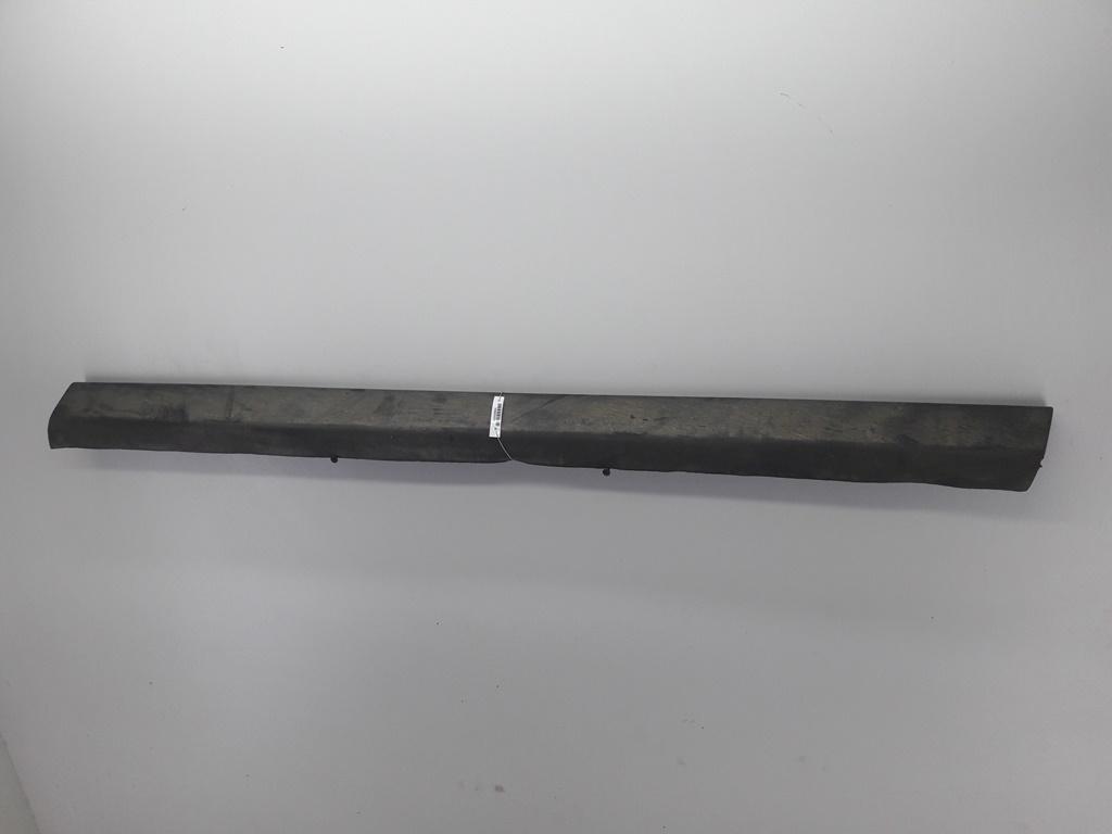 молдинг двери передней правой Volkswagen Passat B5+ (GP) 2004, 1.8 л., бензин, АКПП, синий, универсал, 3B0854940B