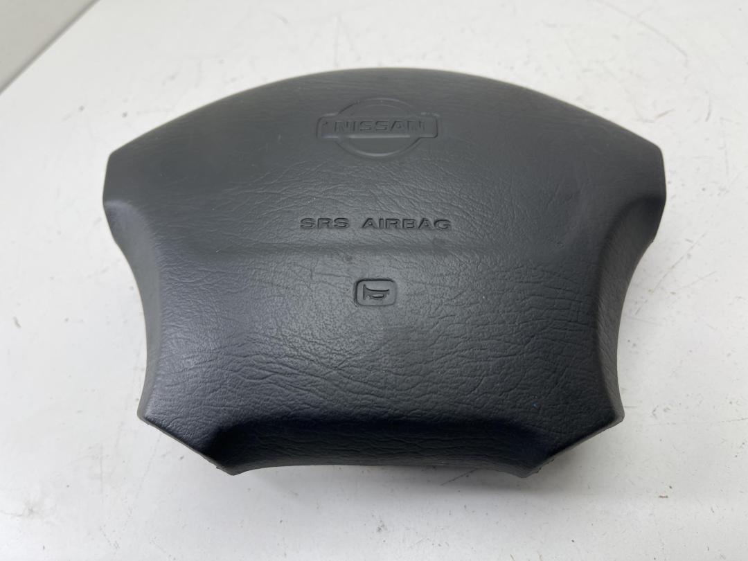 подушка безопасности водителя Nissan Primera P11 2000, 2.0 л., бензин, МКПП, синий, хетчбэк 5 дв.
