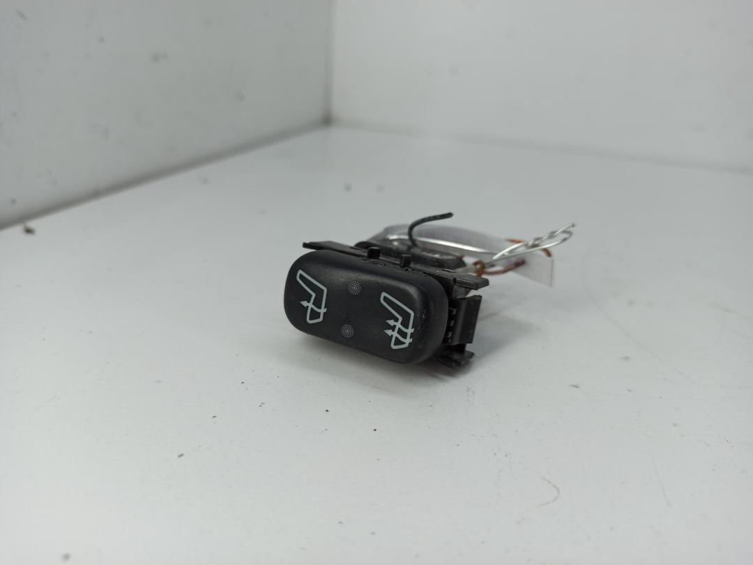 кнопка обогрева сидений Mercedes-Benz M-Class ML W163 2002, 4.0 л., дизель, АКПП, чёрный, внедорожник 5 дв., 1638200210