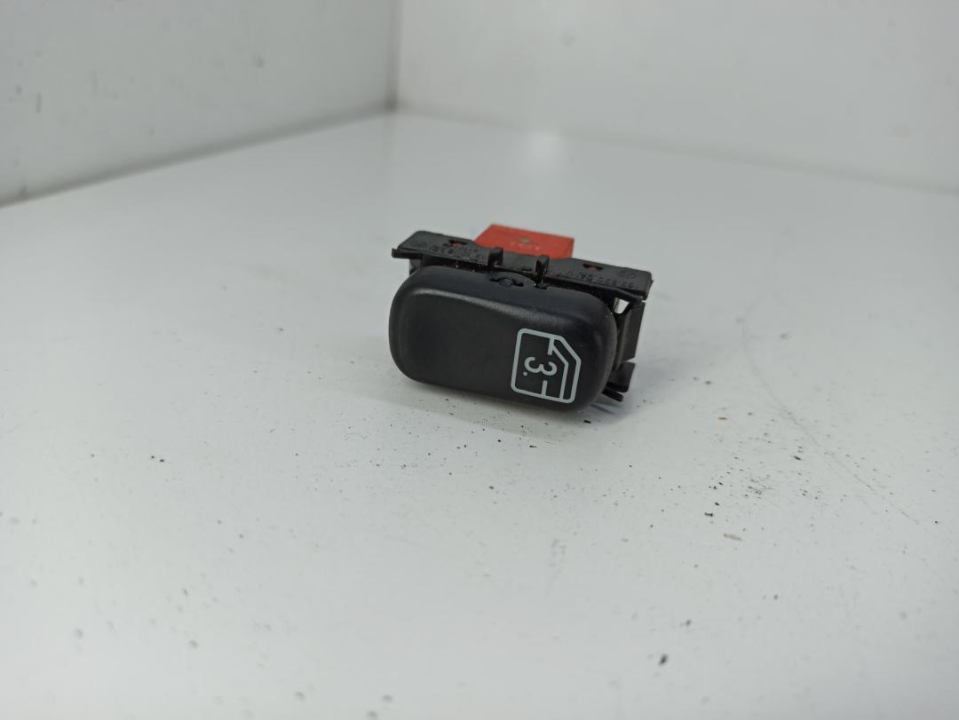 кнопка (выключатель) Mercedes-Benz M-Class ML W163 2002, 4.0 л., дизель, АКПП, чёрный, внедорожник 5 дв., 1638200410 - фото №1