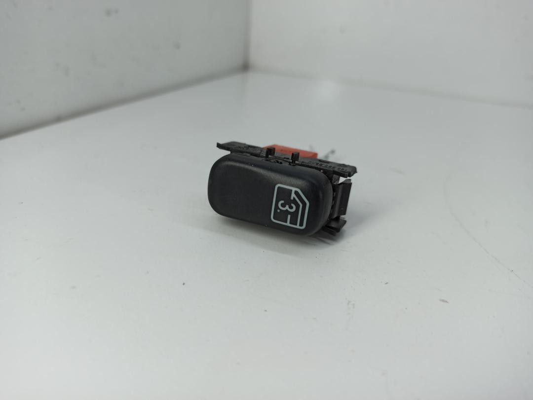 кнопка (выключатель) Mercedes-Benz M-Class ML W163 2002, 4.0 л., дизель, АКПП, чёрный, внедорожник 5 дв., 1638200410 - фото №1