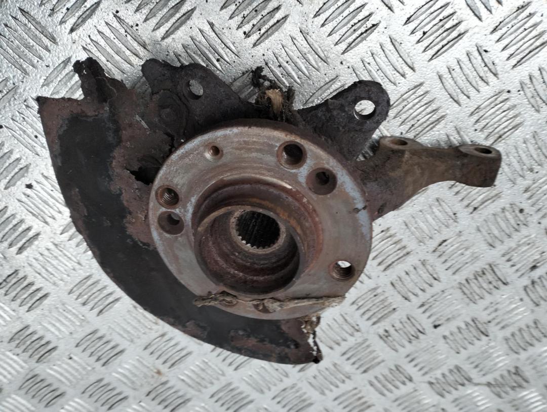 ступица передняя левая Volkswagen Caddy 2 поколение 1999, 1.9 л., дизель, МКПП, красный, фургон - фото №1