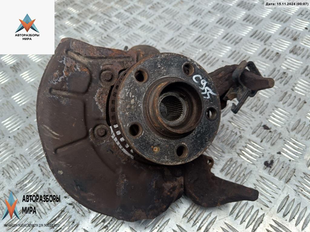 ступица передняя правая Volkswagen Golf 4 поколение 1998, 1.4 л., бензин, МКПП, красный, хетчбэк 5 дв. - фото №1