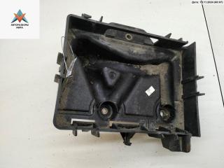 полка аккумулятора Volkswagen Polo 4 поколение [рестайлинг] 2005, 1.2 л., бензин, МКПП, чёрный, хетчбэк 3 дв., 5Z0915331A