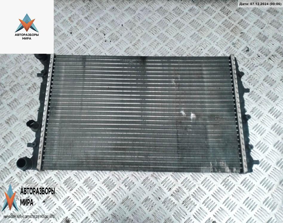 радиатор охлаждения Skoda Roomster 1 поколение 2009, 1.4 л., бензин, МКПП, серый, фургон, 6Q0121253Q - фото №1