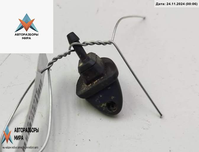 форсунка омывателя лобового стекла Opel Corsa C 2000, 1.0 л., бензин, МКПП, серый, хетчбэк 3 дв. - фото №1