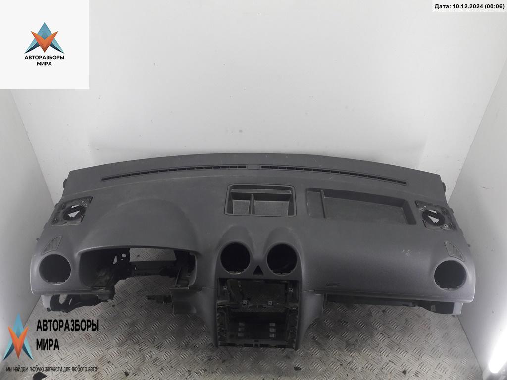 панель передняя салона (торпедо) Volkswagen Caddy 3 поколение 2005, 2.0 л., дизель, МКПП, белый, фургон - фото №1