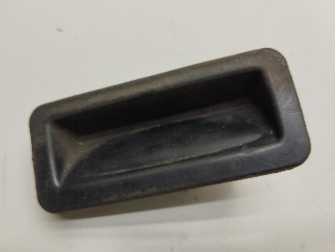 кнопка открытия багажника Ford C-Max 1 поколение 2003, 2.0 л., дизель, МКПП, серый, минивэн, 3M5119B514AC - фото №1