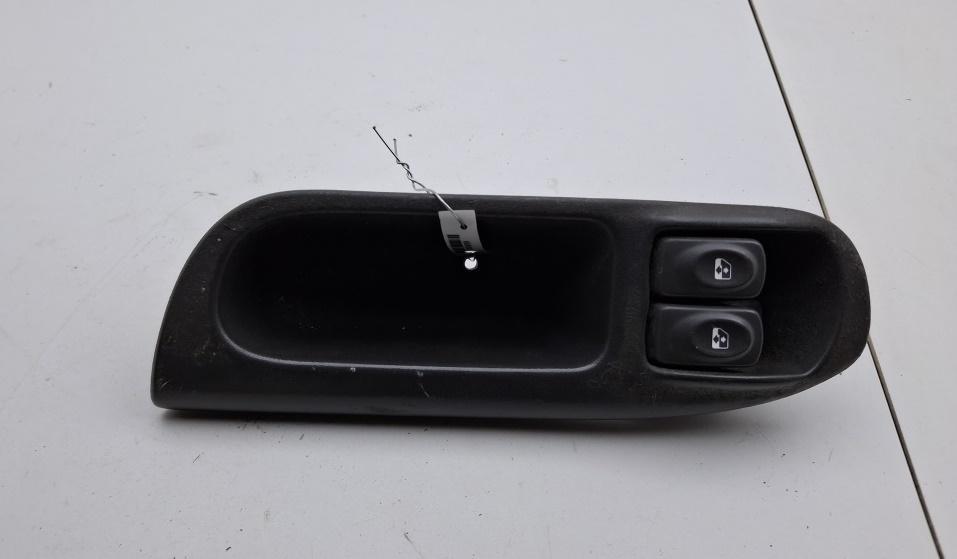 блок управления стеклоподъемниками Renault Scenic I 2001, 1.4 л., бензин, МКПП, серый, минивэн, 432963K