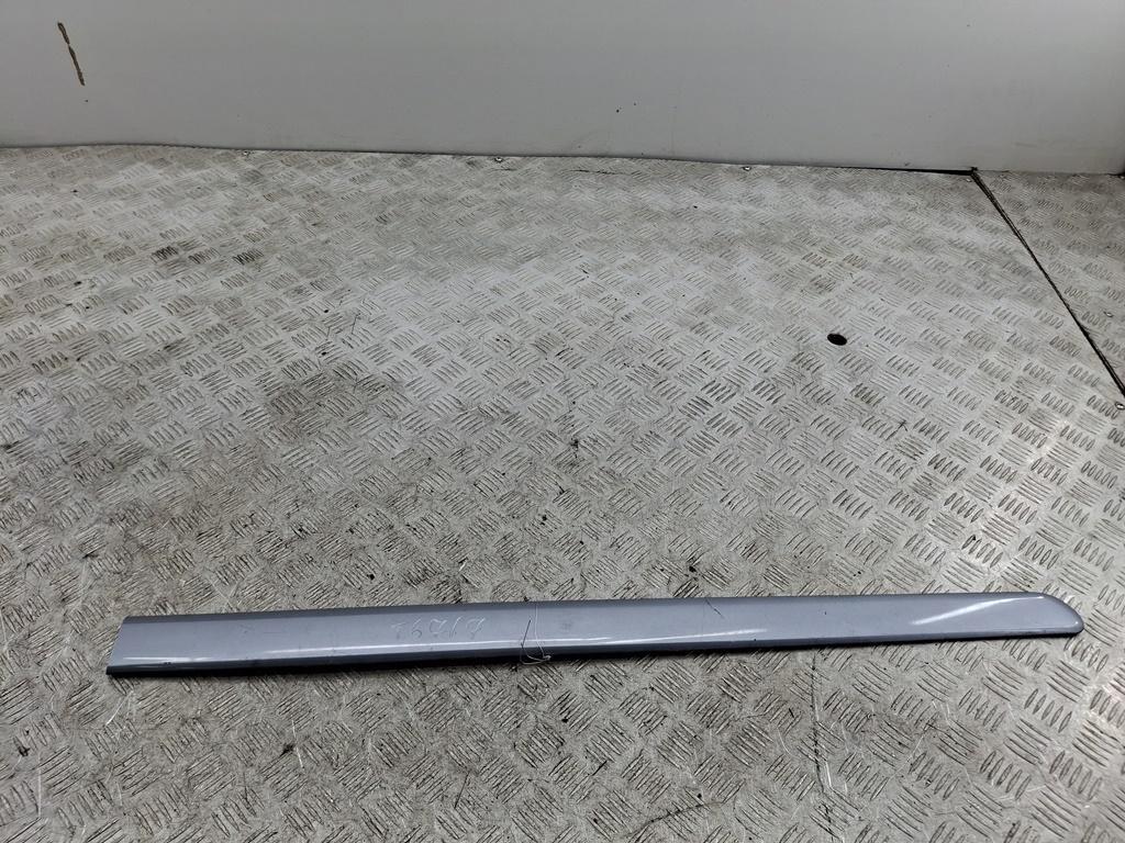 молдинг двери передней правой Opel Zafira B 2008, 1.9 л., дизель, МКПП, серый, минивэн, 13137773