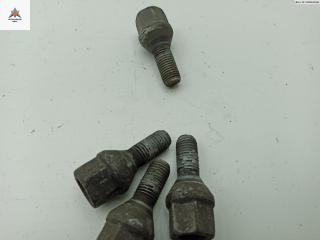 болт колесный Renault Megane 2 поколение 2003, 1.4 л., бензин, МКПП, красный, хетчбэк 5 дв.