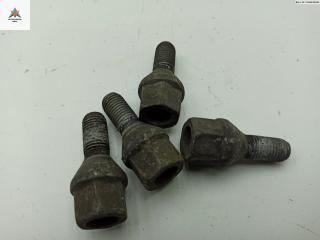 болт колесный Renault Megane 2 поколение 2003, 1.4 л., бензин, МКПП, красный, хетчбэк 5 дв.