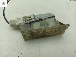 подсветка номера Renault Megane 2 поколение 2003, 1.4 л., бензин, МКПП, красный, хетчбэк 5 дв., 7700796163