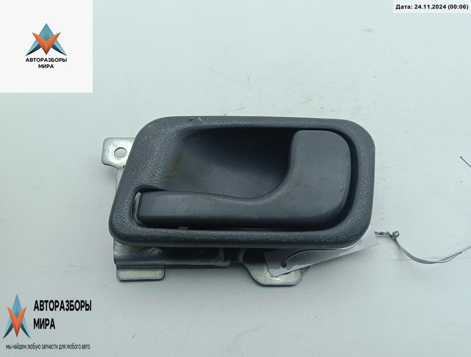 ручка внутренняя передняя левая Mitsubishi Space Wagon 2 поколение (Typ N30/N40) 1995, 2.0 л., бензин, МКПП, красный, минивэн - фото №1