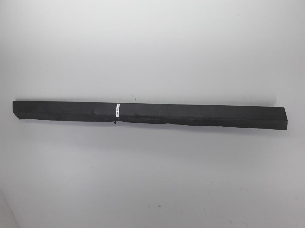 молдинг двери передней левой Volkswagen Passat B5 2000, 1.9 л., дизель, МКПП, красный, универсал, 3B0854939B