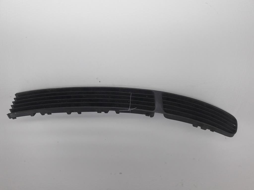 заглушка (решетка) в бампер Volkswagen Passat B5 2000, 1.9 л., дизель, МКПП, красный, универсал, 3B0853677B