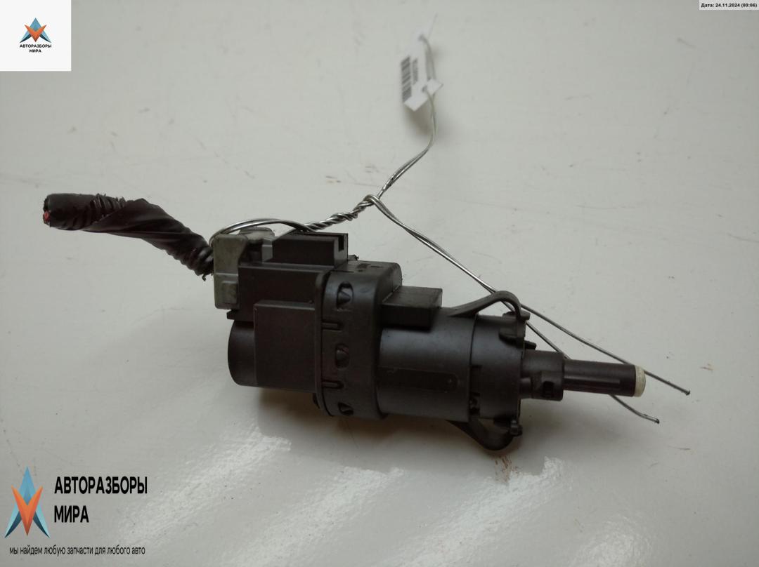 Датчик (включатель) стоп-сигнала Ford Transit 7 поколение 2008, 2.2 л., дизель, МКПП, красный, микроавтобус, 3M5T13480AC - фото №1