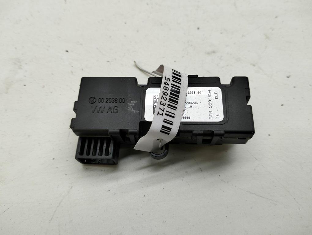 датчик угла поворота руля Volkswagen Passat B6 2006, 2.0 л., дизель, МКПП, серый, универсал, 3C0959654