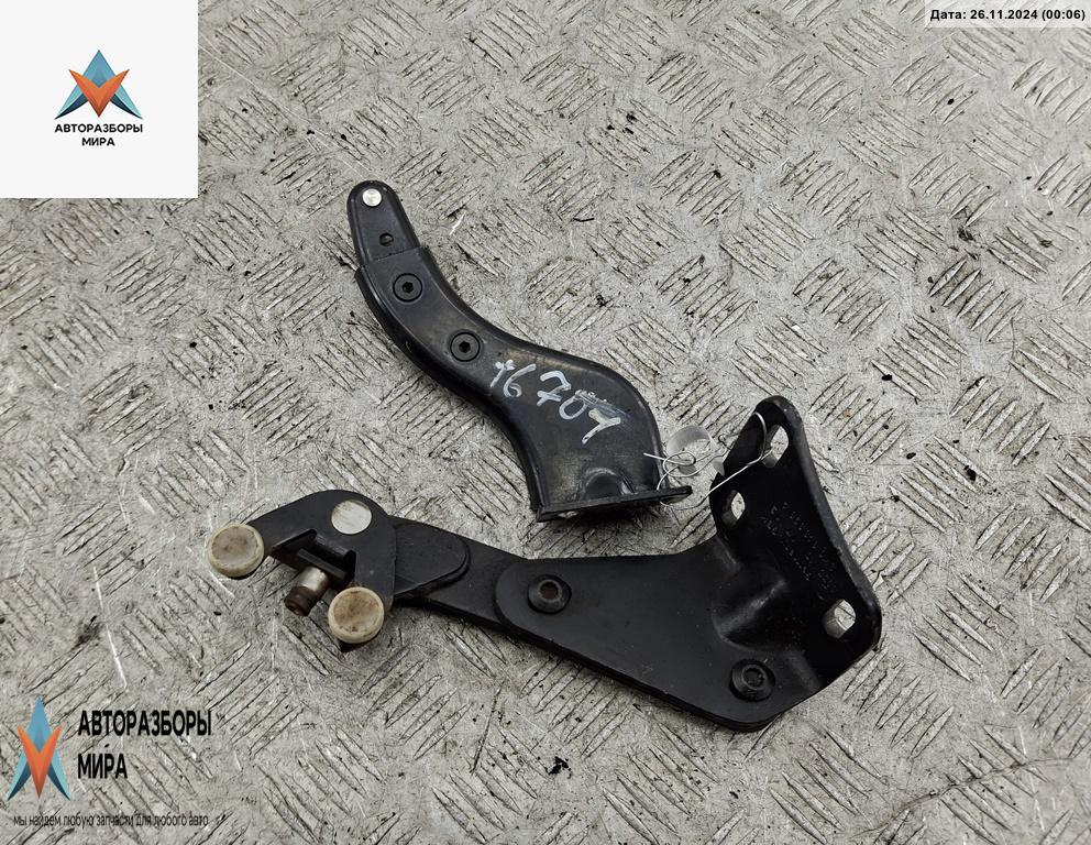 ролик двери сдвижной Volkswagen Caddy 3 поколение 2005, 2.0 л., дизель, МКПП, белый, фургон - фото №1