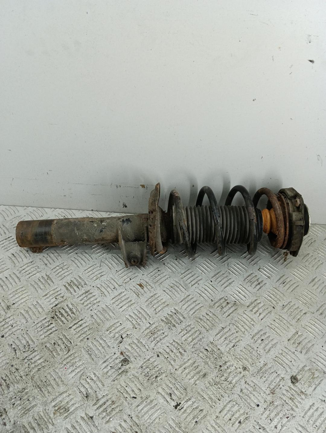 стойка передняя Volkswagen Touran 2003, 2.0 л., дизель, МКПП, чёрный, минивэн