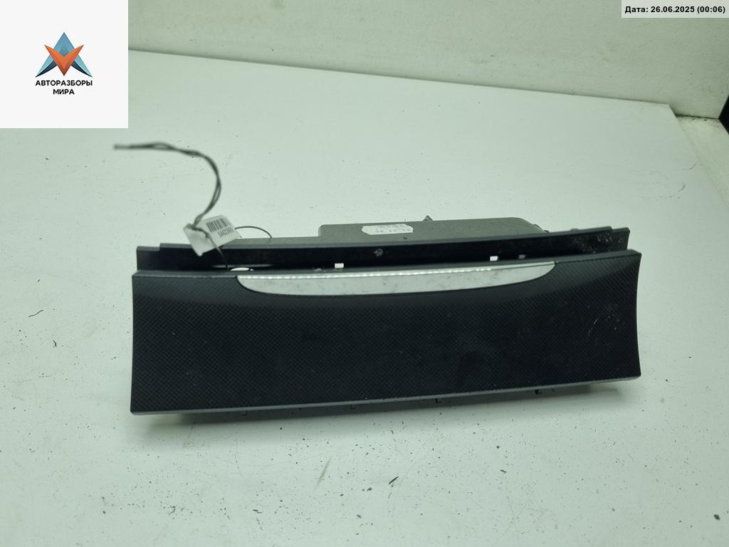 пепельница Volkswagen Passat B6 2006, 2.0 л., бензин, МКПП, серый, универсал, 3C0857961A - фото №1