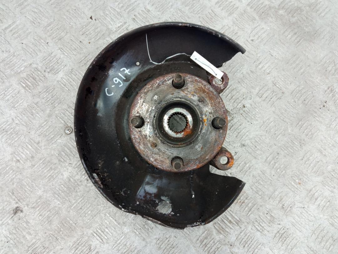 ступица передняя правая Toyota Yaris XP9 2005, 1.4 л., дизель, МКПП, синий, хетчбэк 5 дв. - фото №1