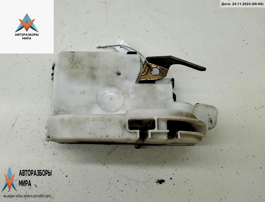 замок двери передней правой Volkswagen Golf 3 поколение 1995, 1.8 л., бензин, АКПП, красный, хетчбэк 3 дв., 1H1837016 - фото №1