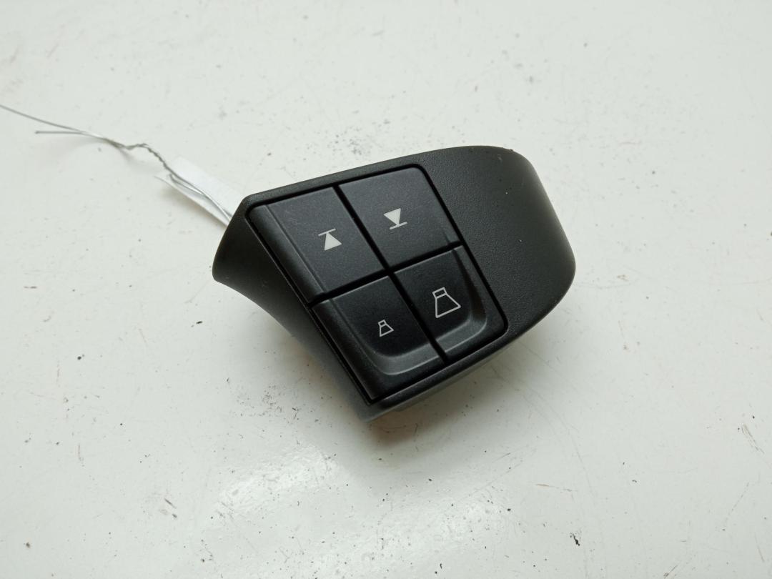 кнопка (выключатель) Volvo S40 / V50 2006, 2.5 л., бензин, МКПП, серый, универсал, 30710725