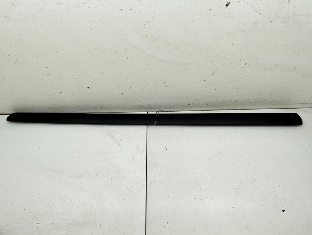 молдинг двери передней правой Volkswagen Polo 2004, 1.4 л., дизель, МКПП, чёрный, хетчбэк 5 дв., 6Q4853516RH