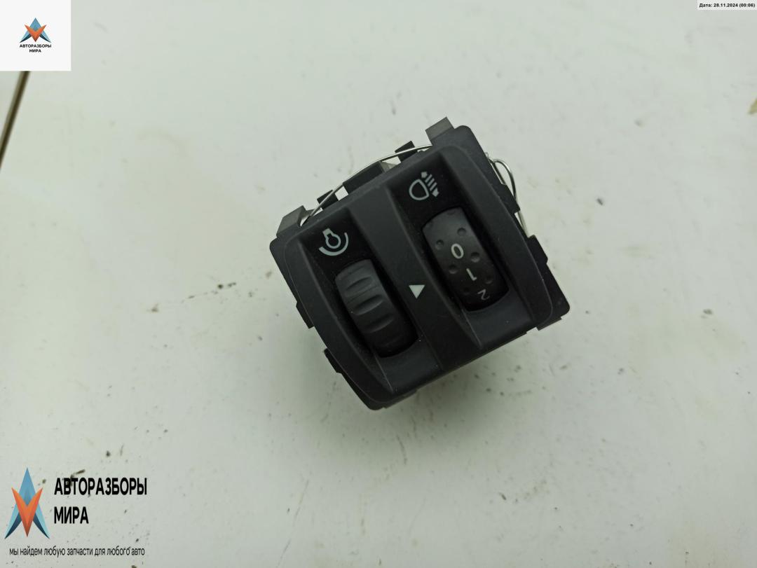 кнопка корректора фар Renault Megane 2 поколение 2003, 1.4 л., бензин, МКПП, красный, хетчбэк 5 дв., 8200095495 - фото №1