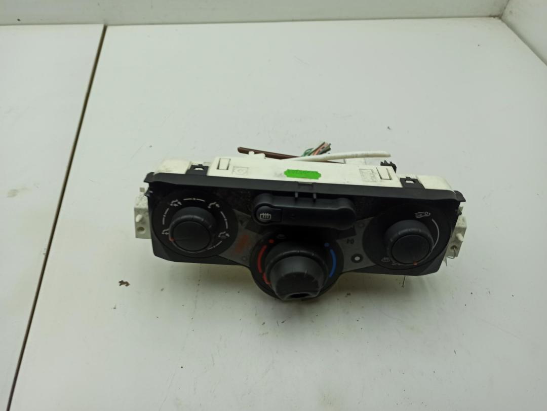 блок управления печки / климат-контроля Renault Megane II 2003, 1.4 л., бензин, МКПП, красный, хетчбэк 5 дв., 69420002