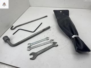 ключ колесный (балонный) Mitsubishi Space Wagon 2 поколение (Typ N30/N40) 1995, 2.0 л., бензин, МКПП, красный, минивэн