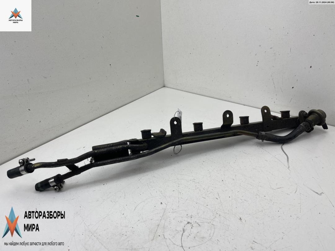 топливная рампа Nissan Primera P11 2000, 2.0 л., бензин, МКПП, синий, хетчбэк 5 дв. - фото №1