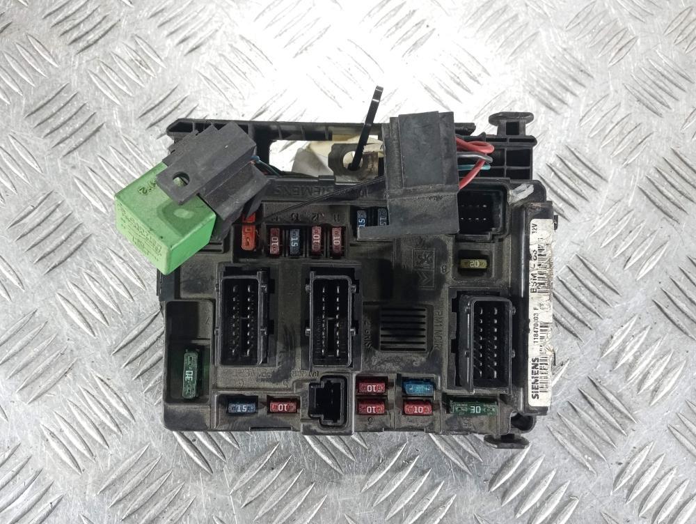 блок предохранителей Peugeot 206 1 поколение 2001, цвет, 9643498880 - фото №1