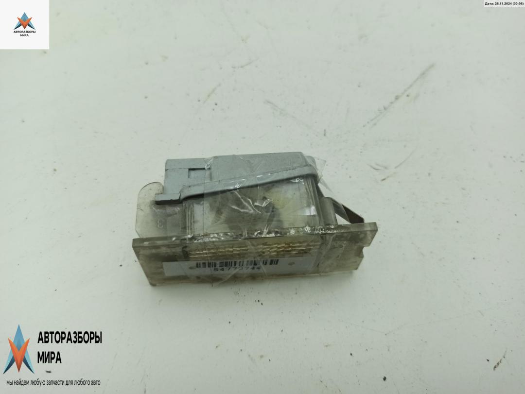 подсветка номера Renault Vel Satis 1 поколение 2003, 2.2 л., дизель, МКПП, серый, хетчбэк 5 дв., 7700796163 - фото №1