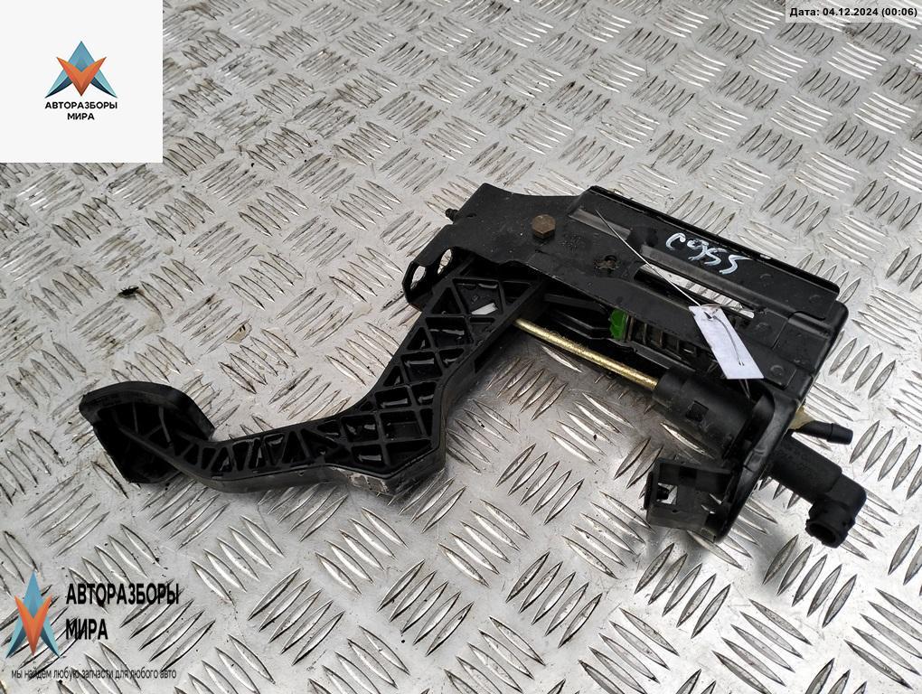 цилиндр сцепления главный Volkswagen Golf 4 поколение 1998, 1.4 л., бензин, МКПП, красный, хетчбэк 5 дв., 1J1721373C - фото №1