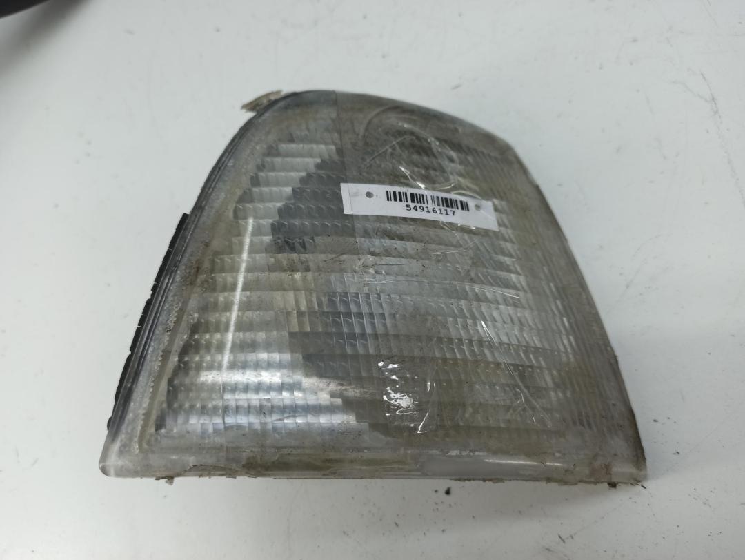 Поворотник (указатель поворота) правый Audi 80 8C/B4 1993, 2.0 л., бензин, АКПП, красный, седан, 893853050 - фото №1