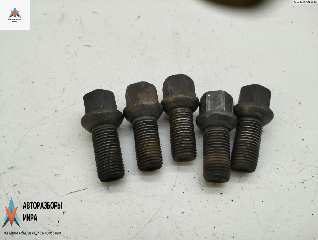 болт колесный Volkswagen Golf 4 поколение 2003, 1.9 л., дизель, МКПП, серый, универсал, 8D0601139D - фото №1