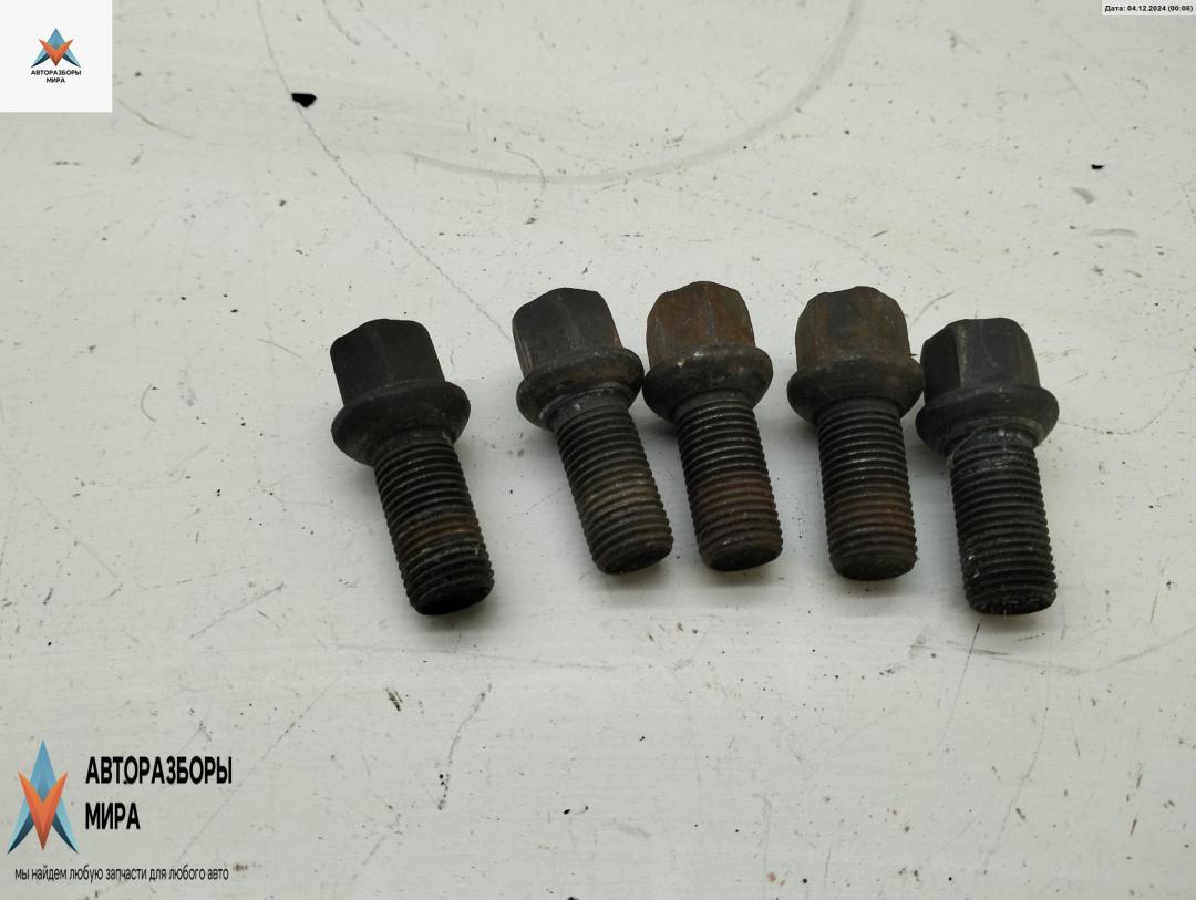 болт колесный Volkswagen Golf 4 поколение 2001, 1.4 л., бензин, МКПП, серый, хетчбэк 5 дв., 8D0601139D - фото №1